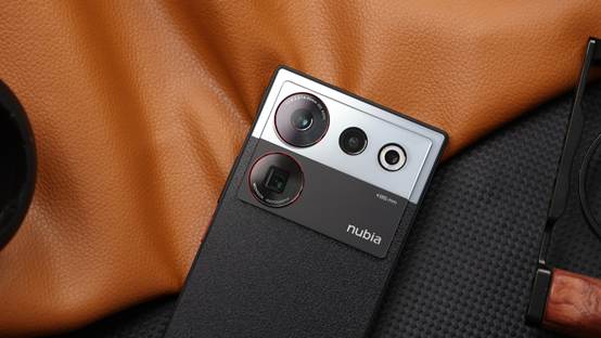 努比亚Z50 Ultra摄影师版真机图赏：皮革纹理 致敬单反 第4张