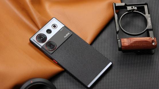 努比亚Z50 Ultra摄影师版真机图赏：皮革纹理 致敬单反 第10张